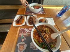 -呷佬·长沙手工米粉(金沙江路店)