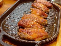 料理烤焦香翅中-老东镇啤酒屋海鲜加工·蒸汽海鲜·海鲜烧烤(台东店)