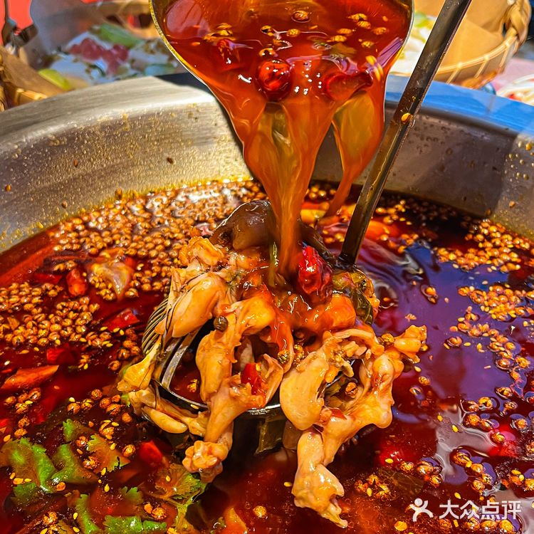 坚持一次性用油,鱼蛙火锅冬天吃也太香了