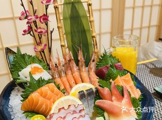 约上三五好友周末来顿不长胖的日料吧 记得带上酒哦