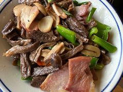 鹿茸菌炒腊肉-妈妈的味道(和顺古镇店)