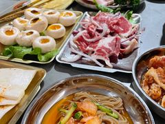 -围炉肉舍•炭烤活鳗•丹东海鲜烤肉(步行街店)