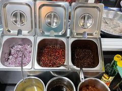 -鸿浩扒猪脚米线