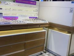 -爱视眸Eyeblling眼镜·依视路·蔡司镜片折扣店(百联南方商城购物中心)
