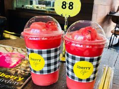 -莓园冰淇淋店