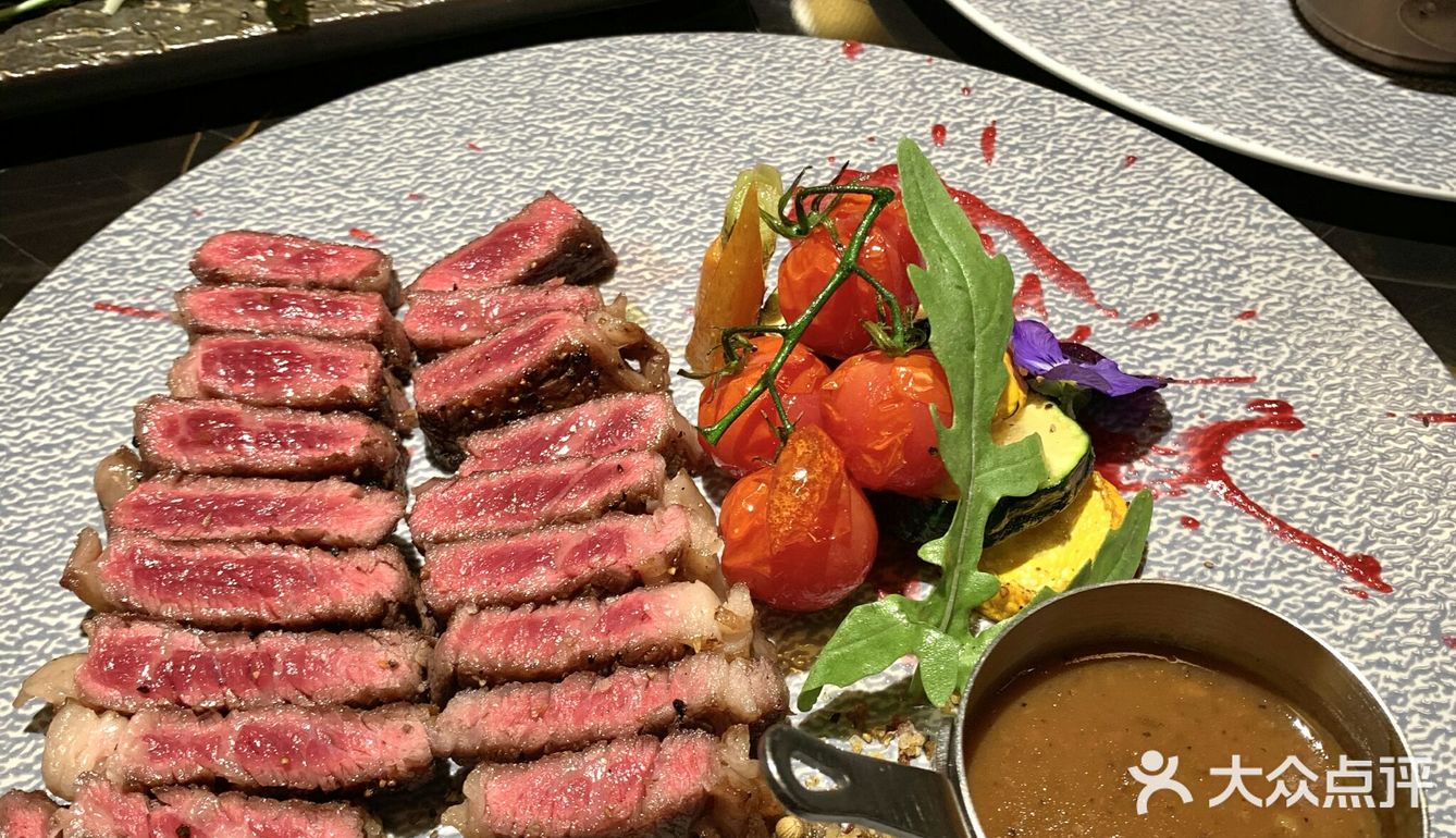 资深吃货良心测评，青酱蒜香青口贝、和牛眼肉佐黄油时蔬超满足！