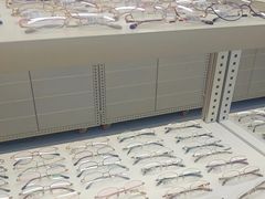 -无奔眼镜·蔡司·依视路授权店(朝阳大悦城店)