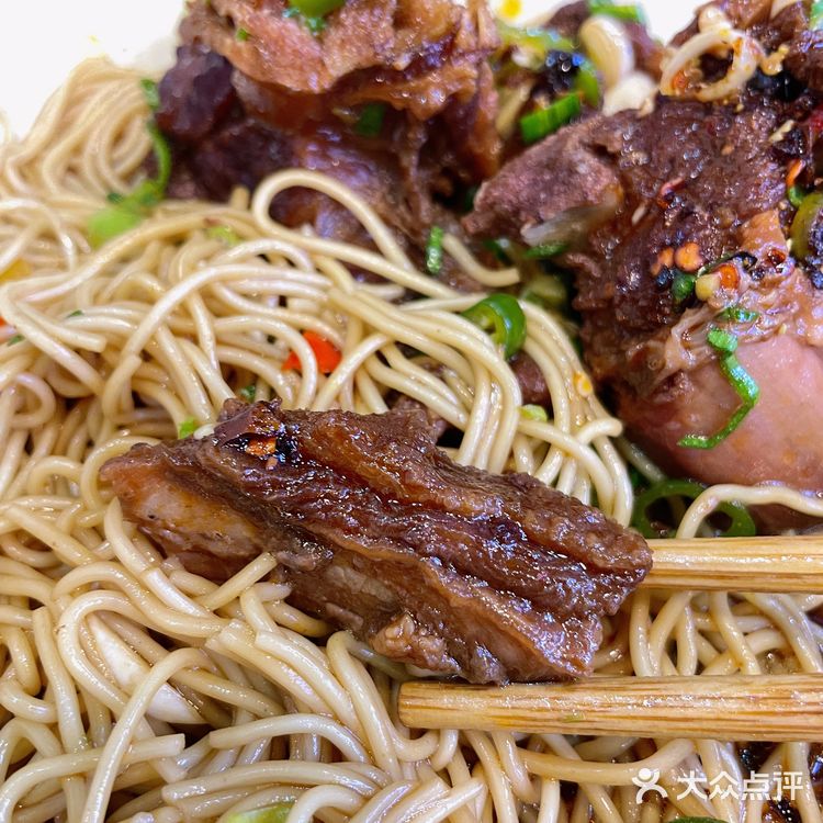 羊肉不要钱吗?又大块又多!下雪天跟羊肉面更配哦