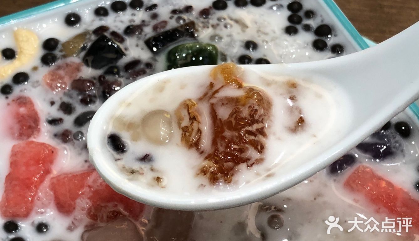 好多种小料可以选！还有桃胶！尊嘟不错！