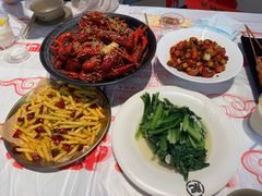 -肥肥虾庄·金牌油焖大虾(汉街SKP店)