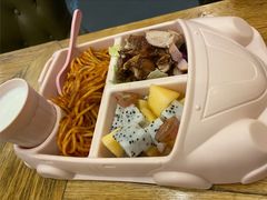 哒哒鸡排儿童餐-汽车博物馆主题餐厅