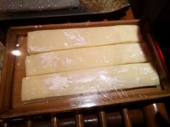 -吴氏老牌坊云南鱼豆花火锅店(通江街店)