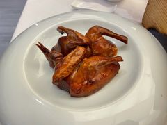 玻璃皮润烧乳鸽-北京厨房(西安SKP店)