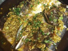 -阿瓦山寨·湘菜现炒·剁椒鱼头王(咸阳总店)