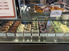 -W COLLECTIVE  DESSERT SHOP