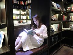 -钟书阁(松江泰晤士小镇店)