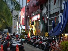 -三亚火车头万人海鲜广场