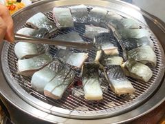 -围炉肉舍•炭烤活鳗•丹东海鲜烤肉(步行街店)