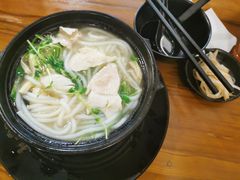 -丽虹云南过桥米线(兴工街店)
