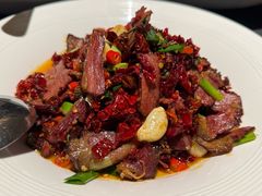 白辣椒炒腊牛肉-肆月河豚·淮扬菜·湘菜(华天店)