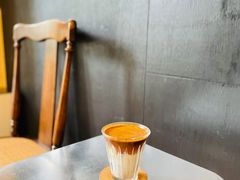 蛋奶酒dirty-小巨场咖啡