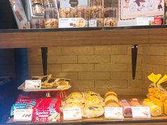 面包甜点陈列柜-巴黎贝甜(宜山路店)