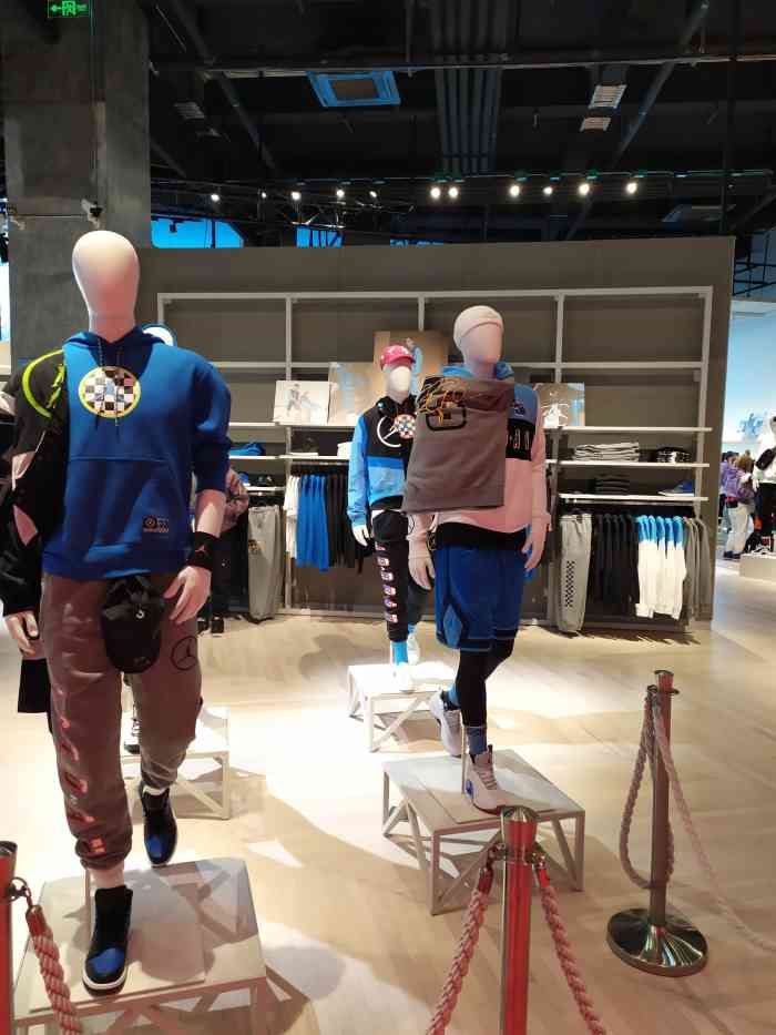 airjordan(青岛万象城店)-"万象城l1的aj开业了据说是山东最大的.