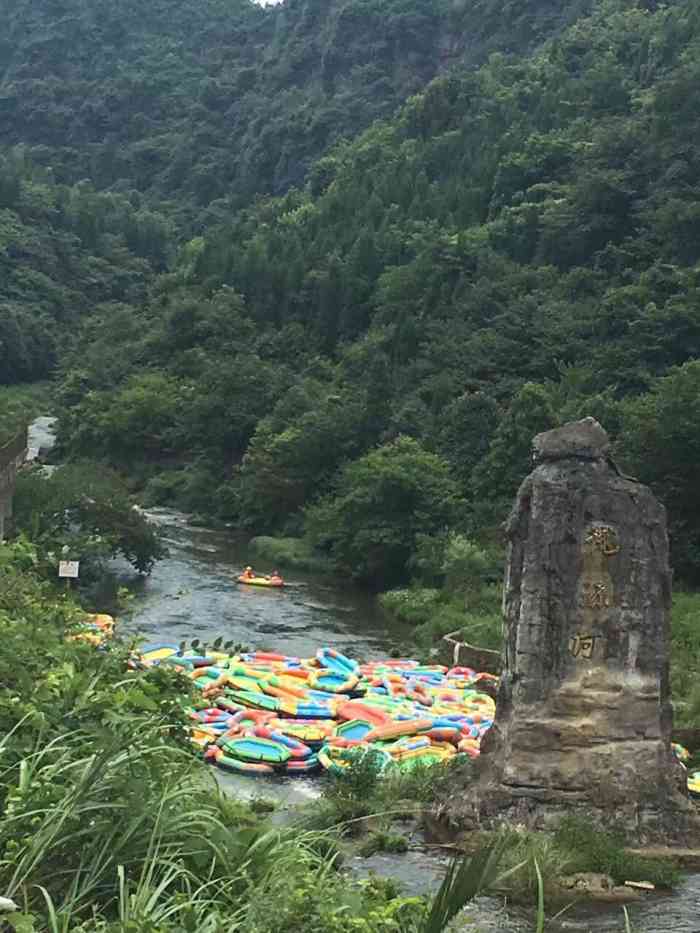 贵阳桃源河景区"桃源河是贵州最负有盛名的漂流胜地,河水湍.