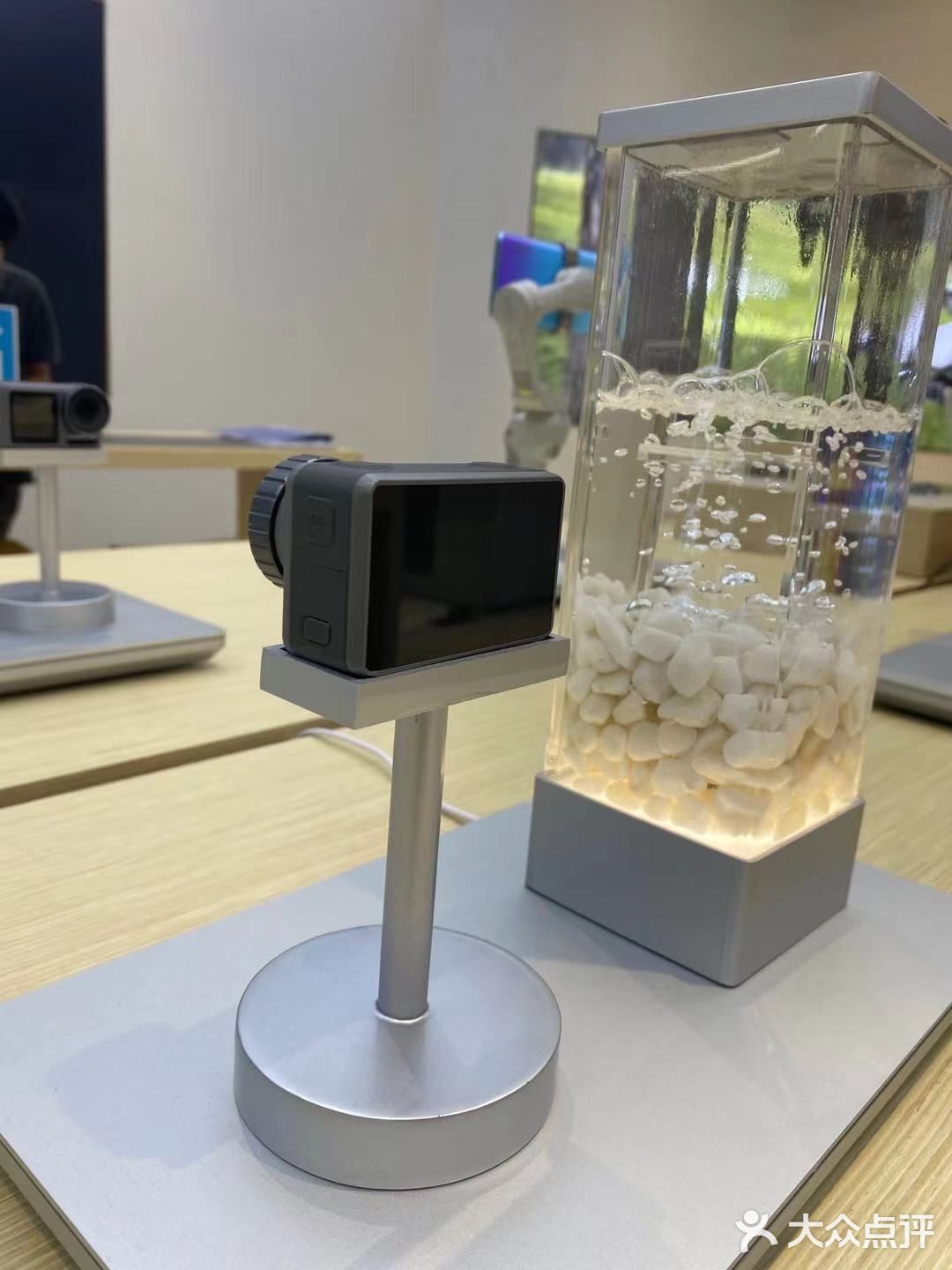 自己忍不住也搜了下附近的旗舰店