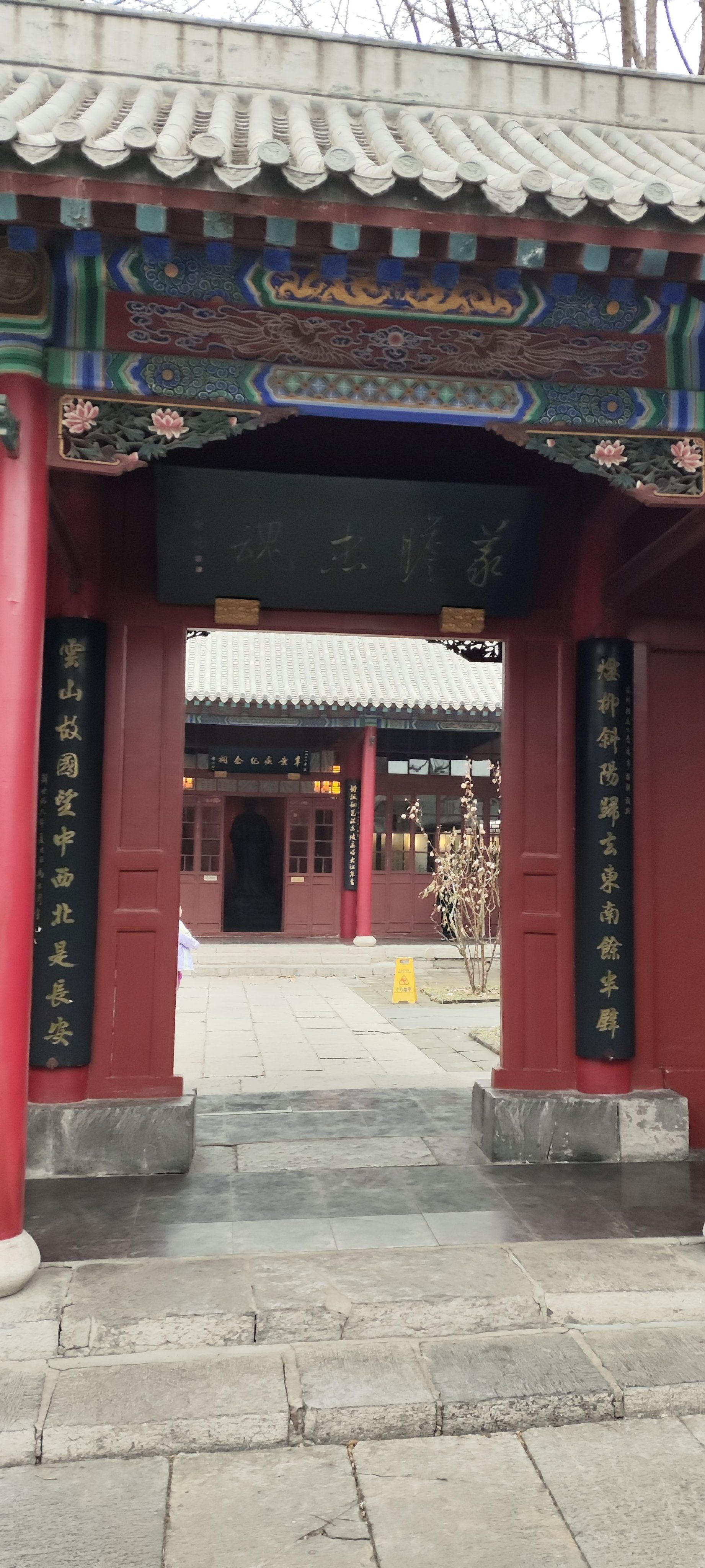 n人不多 所以可以安安静静从头到尾仔细看看
了解一下辛弃疾的生平