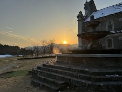 -雪中彩影婚纱摄影·微光艺术中心