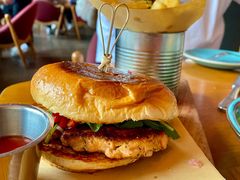 三文鱼汉堡-THE CANNERY&JUJU 新鲜海鲜·牛排美食酒廊