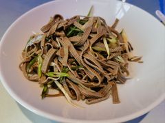 葱拌黑豆皮-十二海鲜(南湖店)