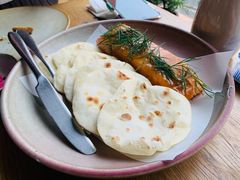 烟熏三文鱼配烤饺子皮和芥末籽酱-BOR Eatery(安福路店)