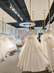 -喜爱高定婚纱摄影