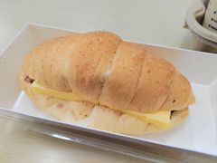 黄油红豆可颂-红星前进面包牛奶公司(畅春园店)