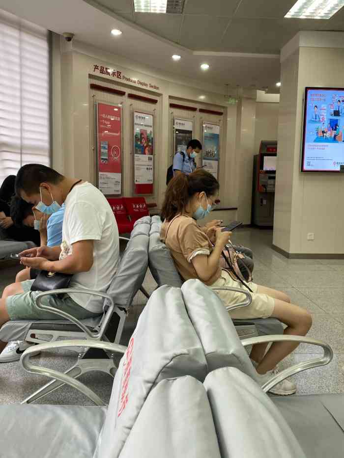 招商银行(北京十里河支行)-"和长篇大论那个小姐姐说的一样,办卡要装a