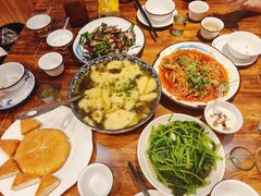 -乡土特色.冷锅鱼.牦牛肉汤锅