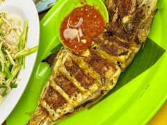 烤鸡肉鱼-明记烧鱼美味店
