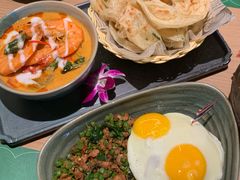 双蛋流心打抛饭-mango tree芒果树泰国餐厅(青岛万象城店)