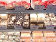 -红宝石·鲜奶小方·海派西点房(丰庄店)