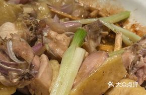 Five-Fingered Hairy Peach Simmered Abalone Chicken