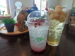 -Chom Cafe and Restaurant