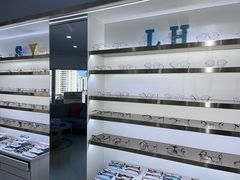 -视野联行眼镜蔡司·依视路官方授权店(顺城店)