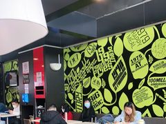 等位区-麦当劳(深圳北站高铁店)