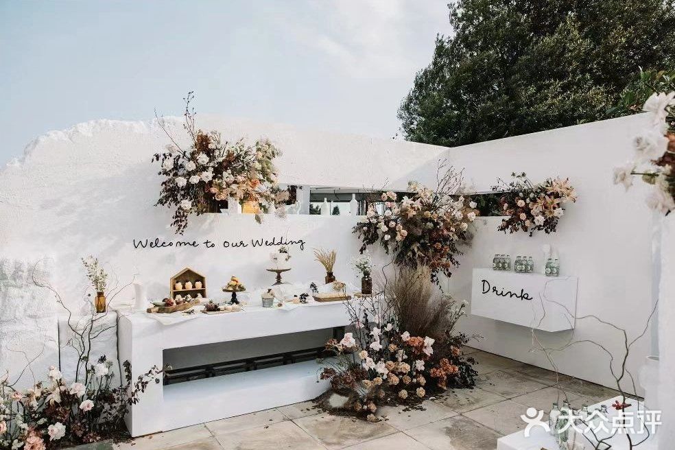 户外侘寂风婚礼，干干净净就很美好