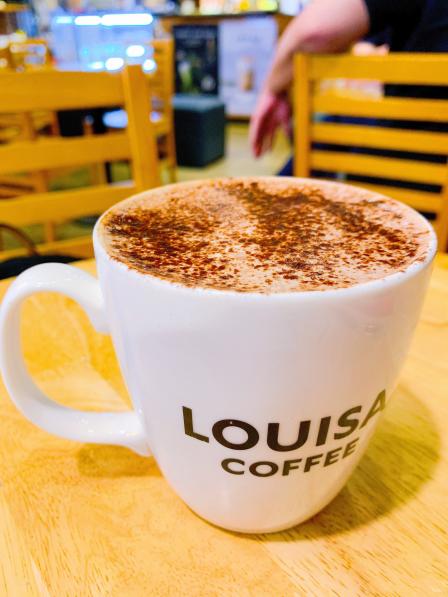 莎咖啡(新板市府店)(新板市府店)-"便宜好喝路易莎,环境好,想加盟惹