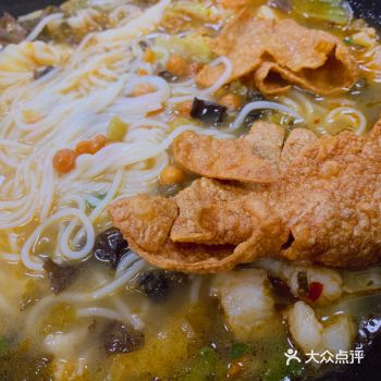 今天是分享上师大徐汇香樟，中间乱入了肯德基的圣代嘻嘻