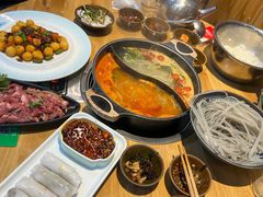 -苗阿哥酸汤牛肉火锅(体育场店)