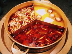 黄金奔驰锅-湊湊火锅·茶憩(打浦桥日月光店)